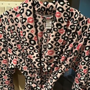 Thro Lifestyle plush short robe